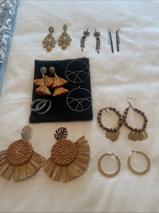 Jewelry - Assorted Women's Earrings Set – Gold and Tan Tones